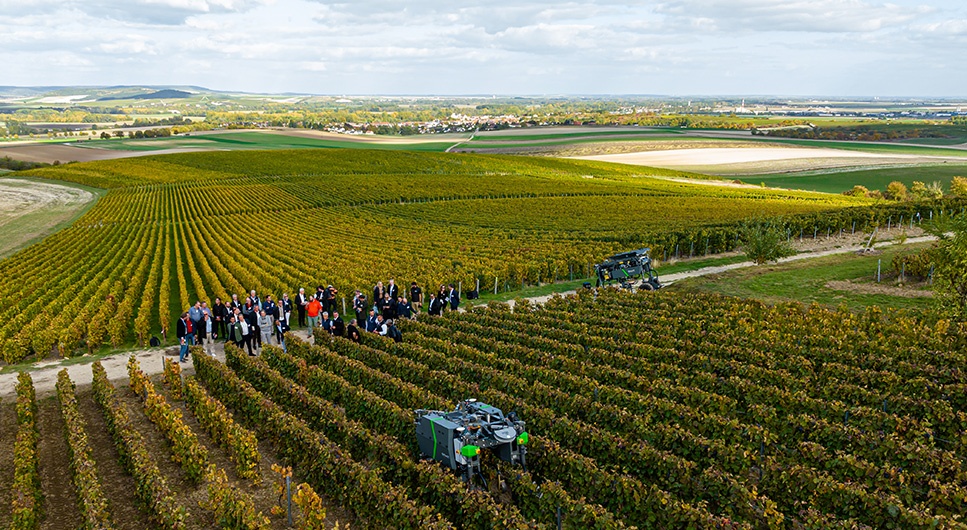 EXEL Industries 70 ans demo TRAXX dans les vignes